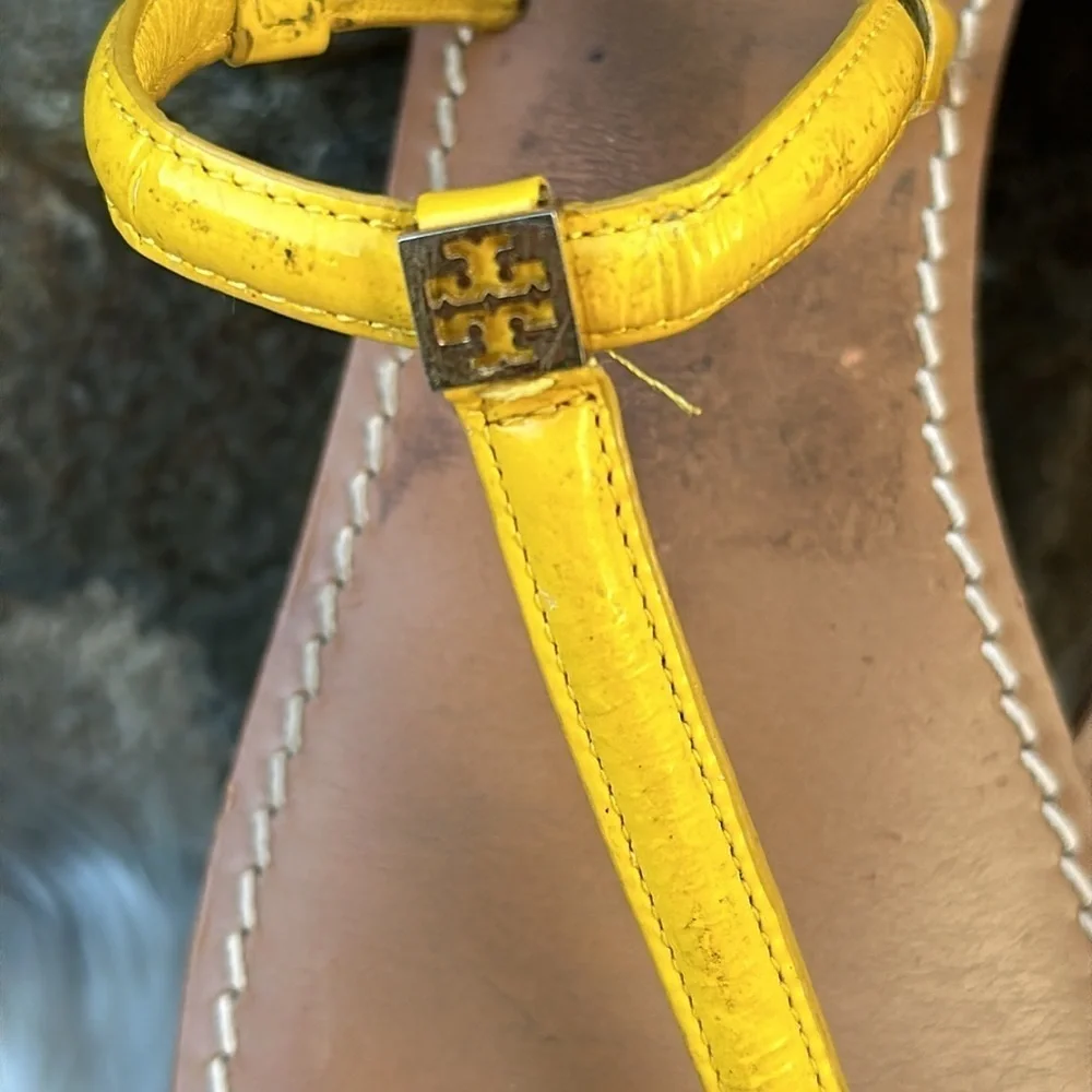 Tory Burch yellow Patent leather thong sandal size 7